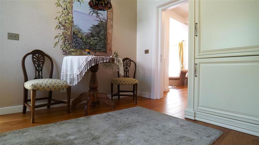 Casă cu 4 camere cu Teren 700 Mp în Central
