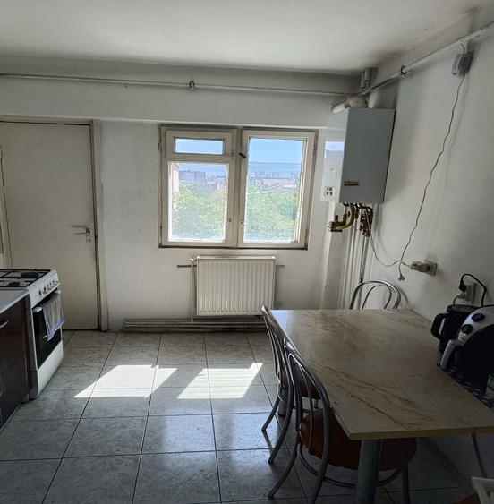Apartament cu 4 camere decomandat în Mărăști