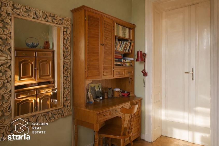 Apartament cu 3 camere semidecomandat în Pârneava