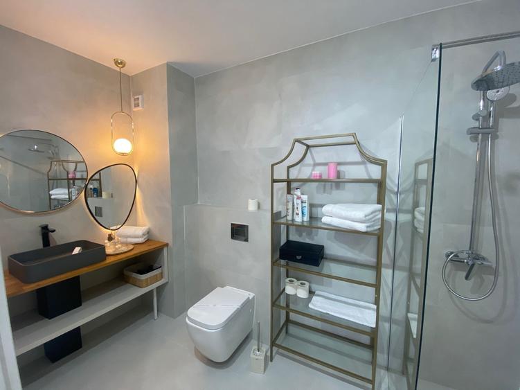 Apartament cu 4 camere în Tătărași
