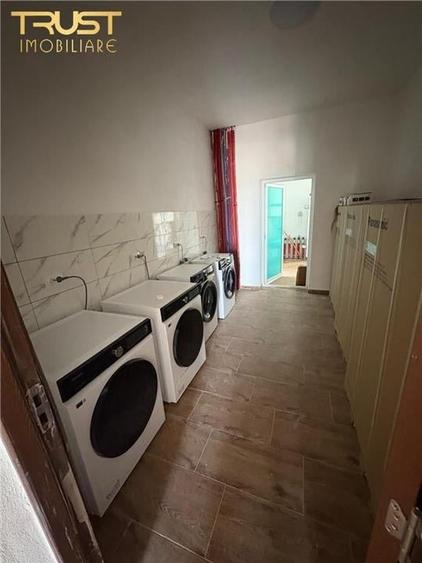 Apartament cu 8 camere semidecomandat în Petriș