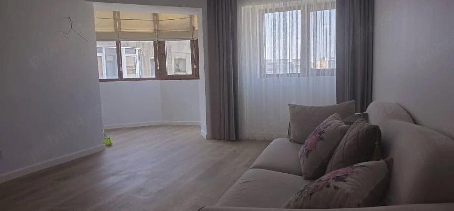 Apartament cu 3 camere decomandat în Faleză