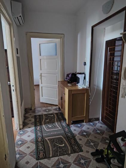 Apartament cu 2 camere decomandat în Sârbi