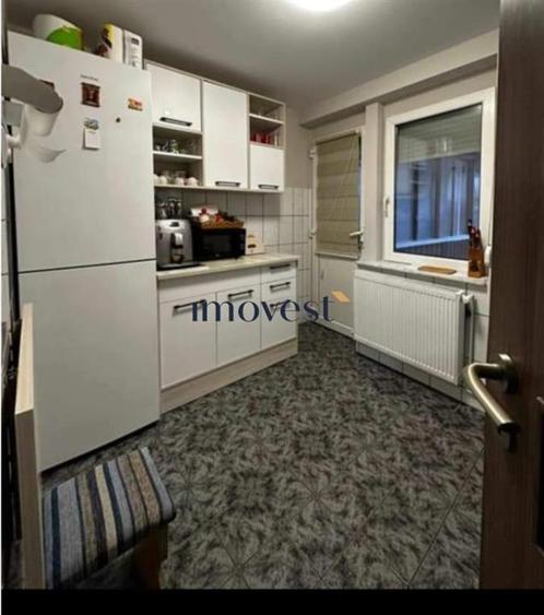 Apartament cu 3 camere semidecomandat în Aurel Vlaicu