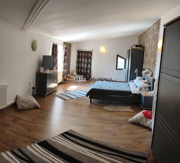Casă cu 5 camere cu Canalizare în Km 4