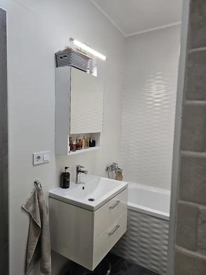 Apartament cu 3 camere decomandat, mobilat în Sânnicoară