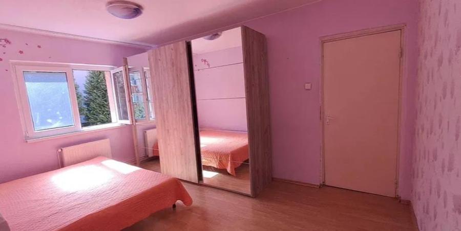 Apartament cu 3 camere decomandat în Astra