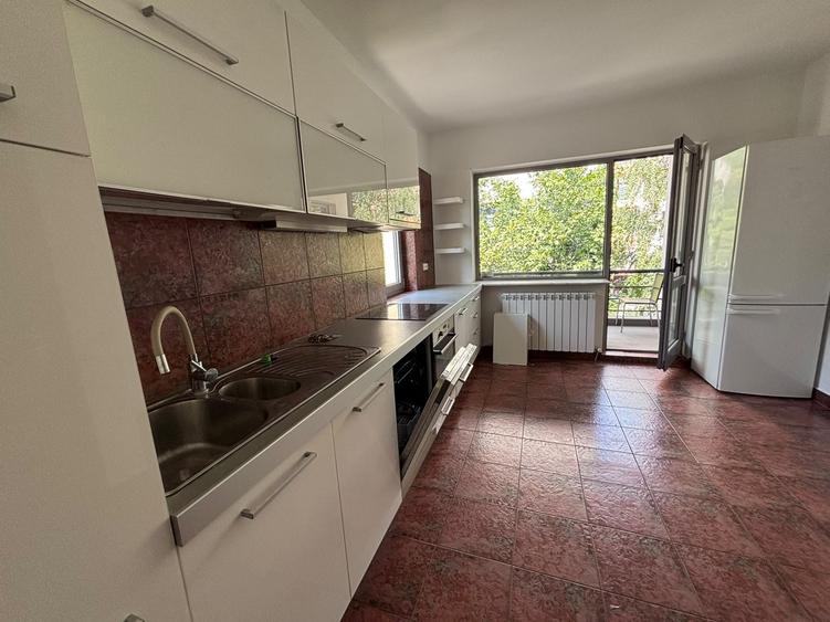 Apartament cu 4 camere decomandat, mobilat în Dorobanți