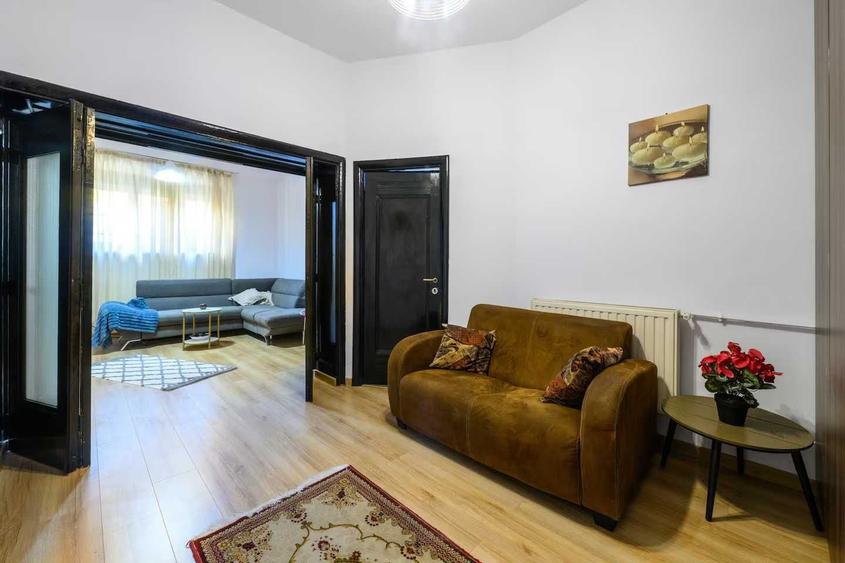 Apartament cu 3 camere decomandat în Moșilor