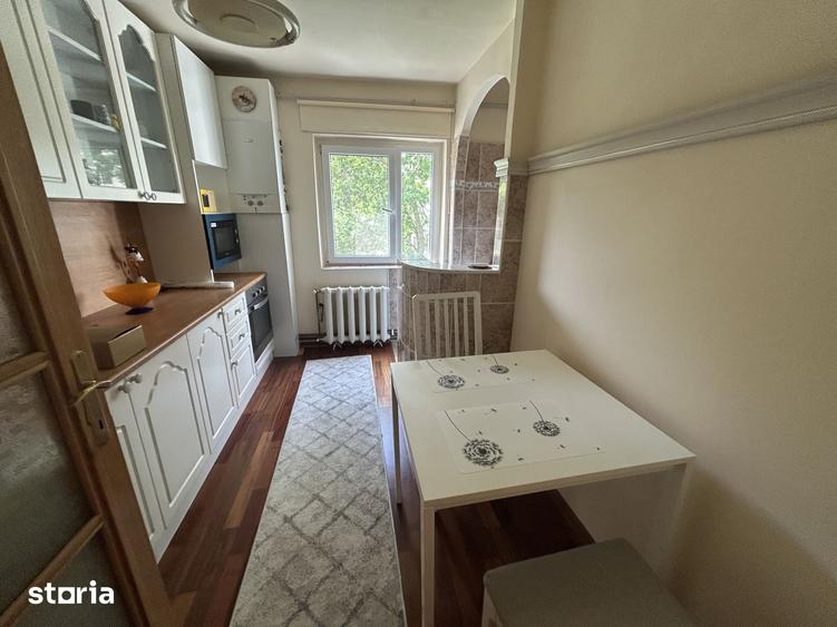 Apartament cu 3 camere decomandat în Girocului
