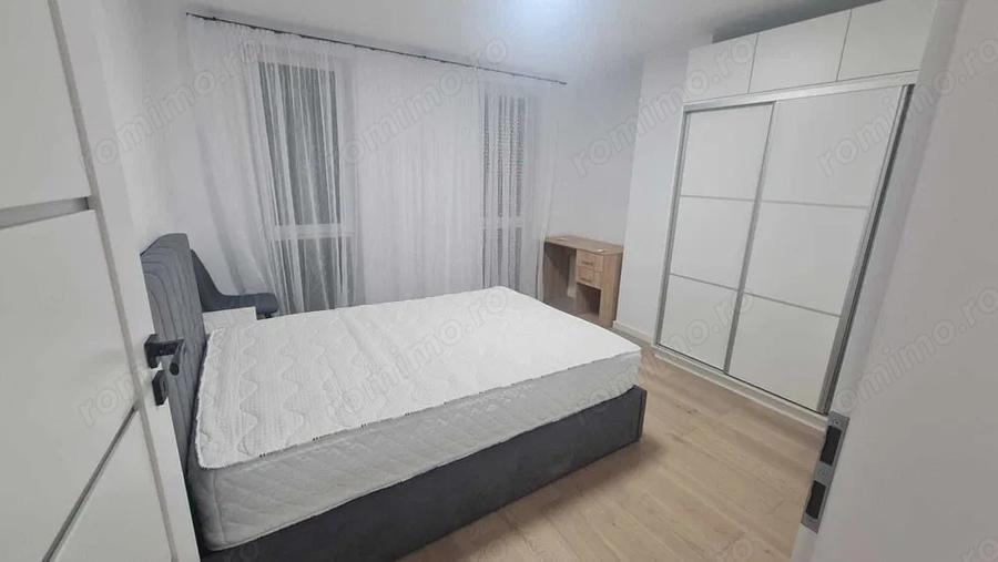 Apartament cu 3 camere semidecomandat în Soarelui
