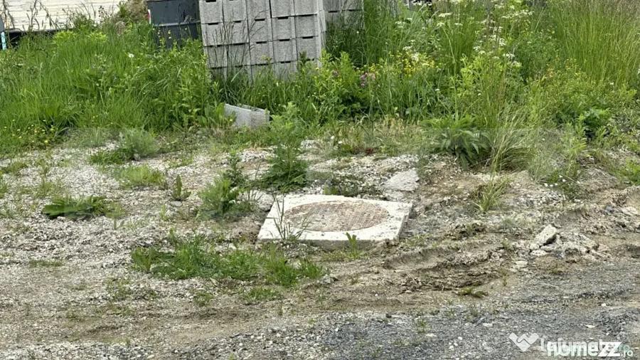 Casă cu 4 camere cu Teren 16418 Mp în Central