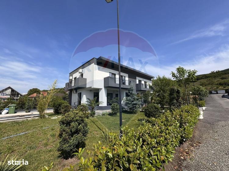 Casă cu 4 camere cu Teren 671 Mp în Rădaia