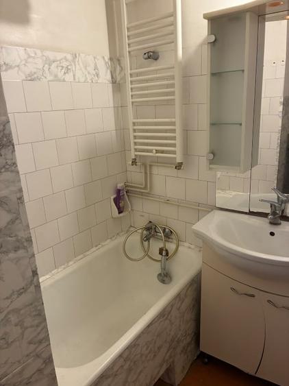 Apartament cu 3 camere decomandat, mobilat în Tractorul