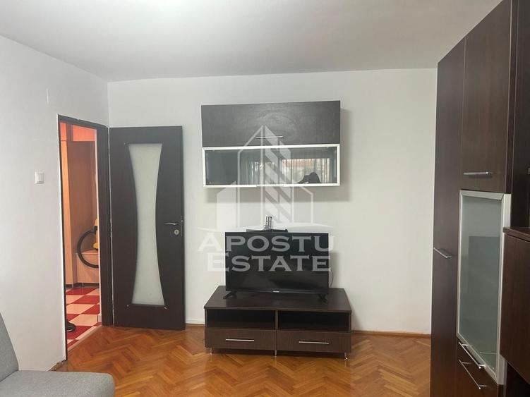 Apartament cu 2 camere decomandat în Lipovei