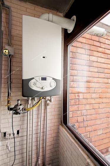 Apartament cu 3 camere semidecomandat în Micro 40