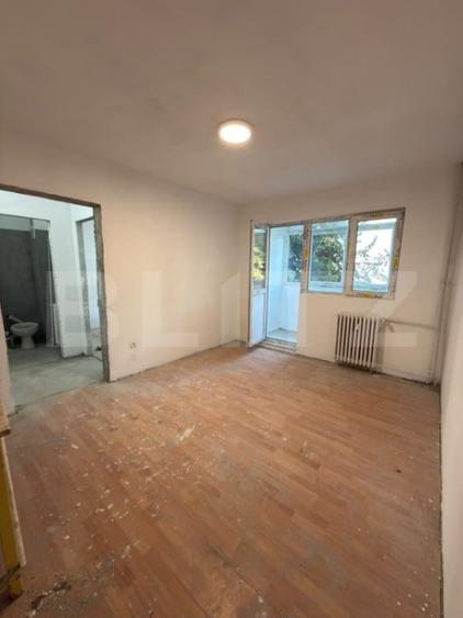 Apartament cu 4 camere semidecomandat în Malu Roșu