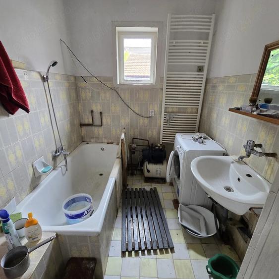 Casă cu 3 camere cu Teren 250 Mp în Central