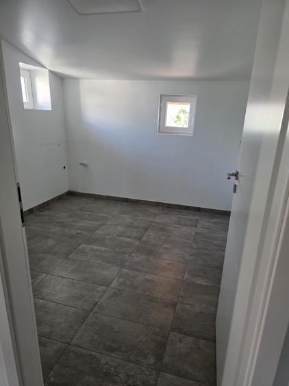 Casă cu 4 camere în Dobroești