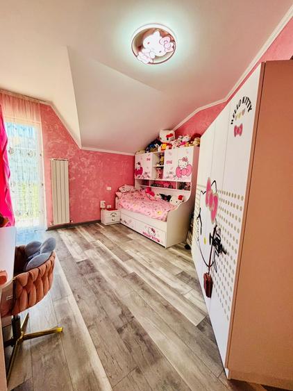 Casă individuală cu 4 camere cu Canalizare în Central