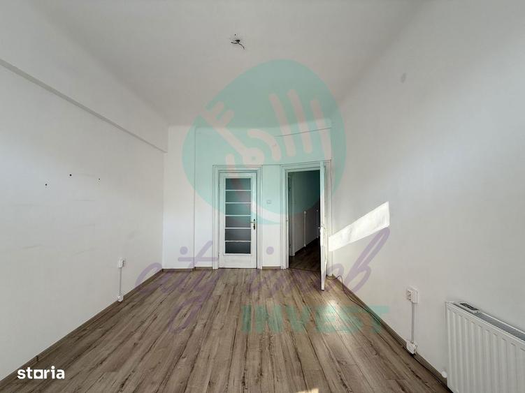 Apartament cu 3 camere semidecomandat în Romană