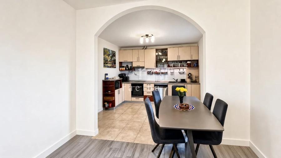 Apartament cu 5 camere decomandat, mobilat în Basarabia