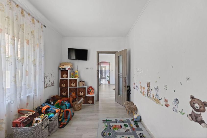 Casă individuală cu 4 camere cu Teren 550 Mp în Central