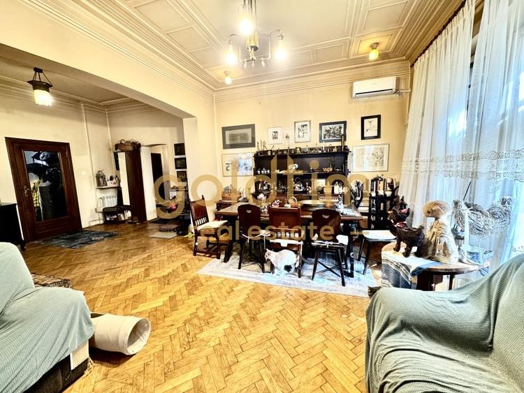Apartament cu 5 camere decomandat în Armeneasca