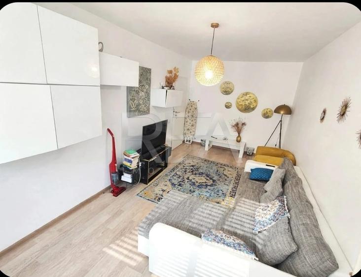 Apartament cu 3 camere decomandat, mobilat în Berceni