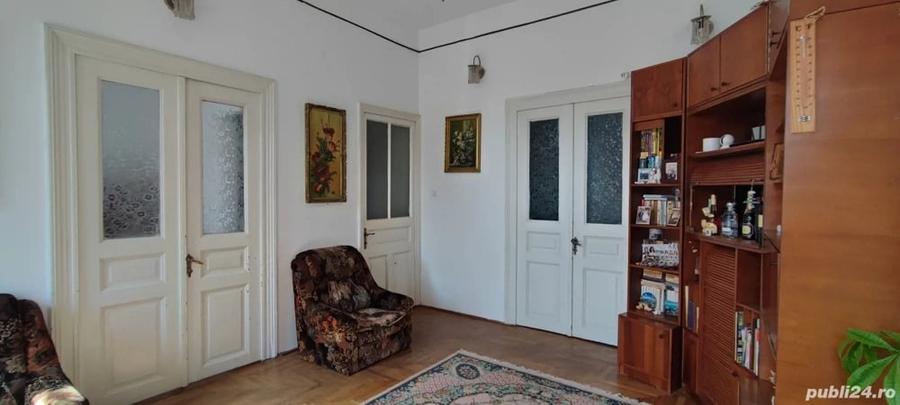 Casă cu 6 camere cu Teren 1250 Mp în Central