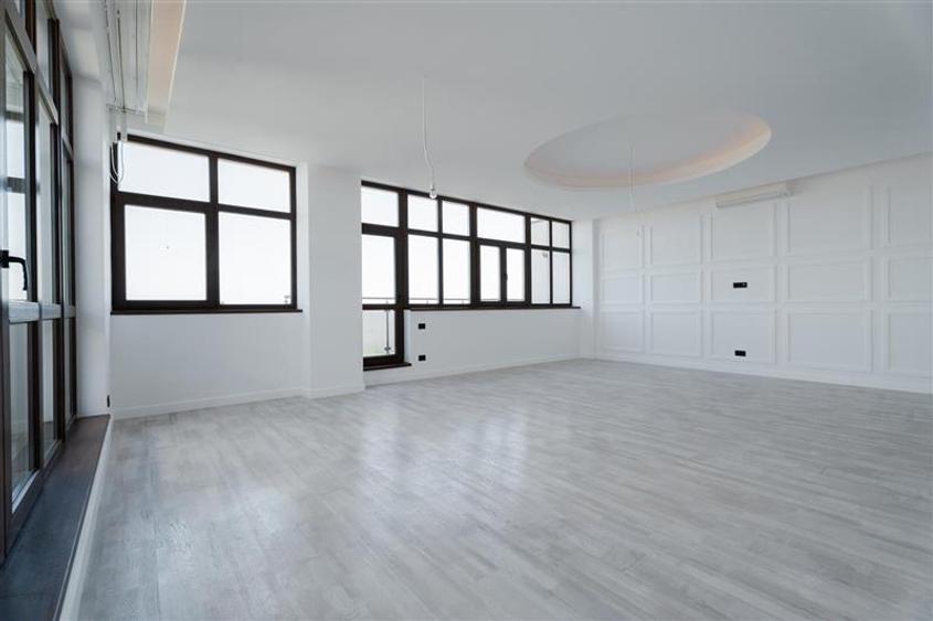 Penthouse cu 3 camere decomandat în Copou