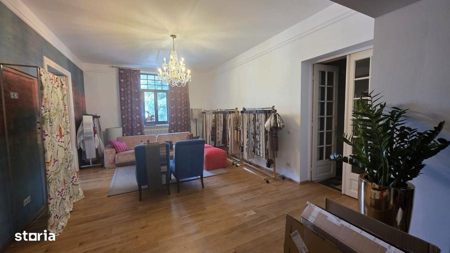 Apartament cu 4 camere în Moșilor