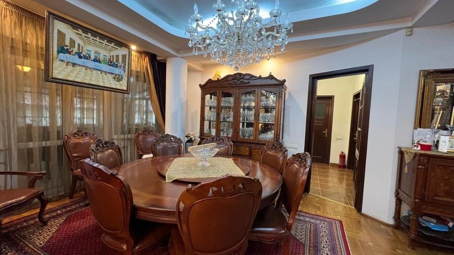 Casă individuală cu 8 camere cu Canalizare în Pipera