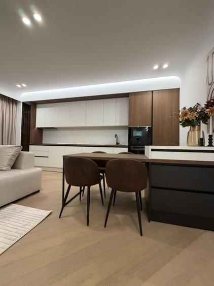 Apartament cu 3 camere decomandat, mobilat în Central