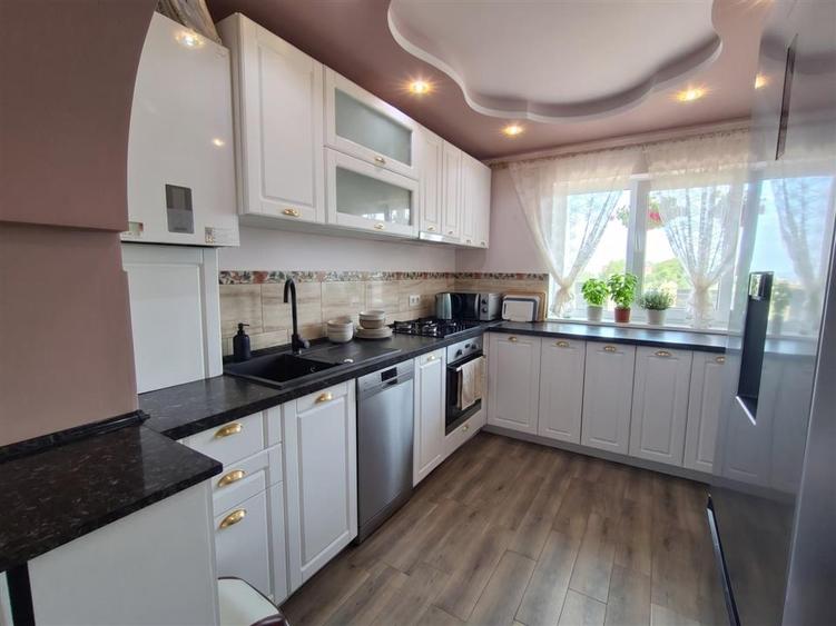 Duplex cu 4 camere cu Canalizare în Tișăuți