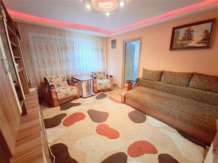 Apartament cu 2 camere nedecomandat, mobilat în 9 Mai