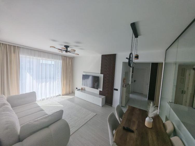 Apartament cu 3 camere decomandat în Sud