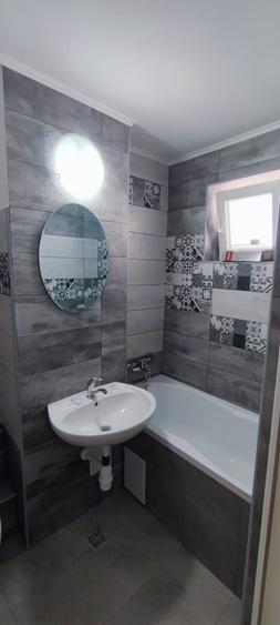 Apartament cu 3 camere decomandat în Broscăuți