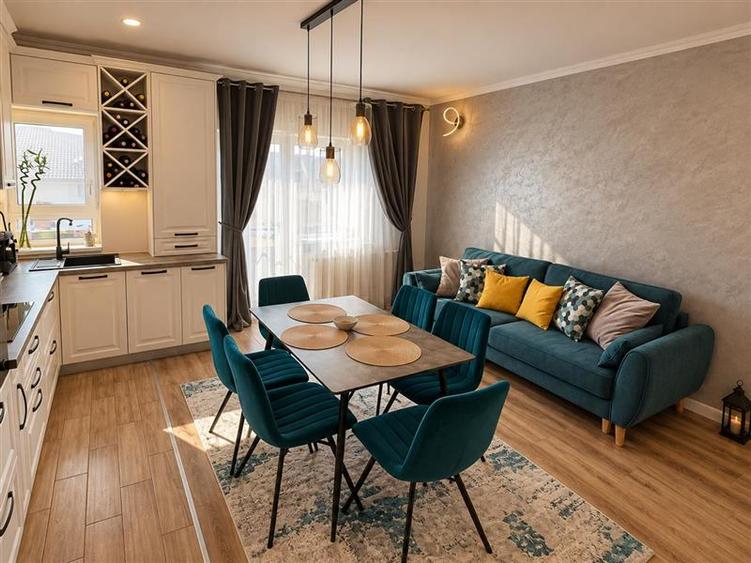 Apartament cu 3 camere decomandat în Tractorul