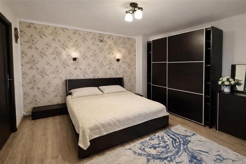 Casă individuală cu 3 camere cu Garaj în Exterior Est