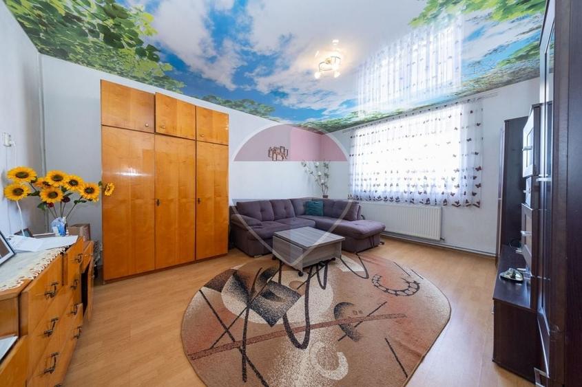 Casă individuală cu 6 camere cu Teren 1048 Mp în Satulung