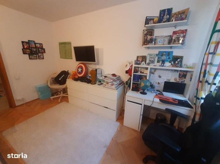 Apartament cu 3 camere decomandat în Drumul Taberei