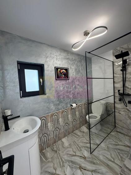 Casă cu 6 camere în Central
