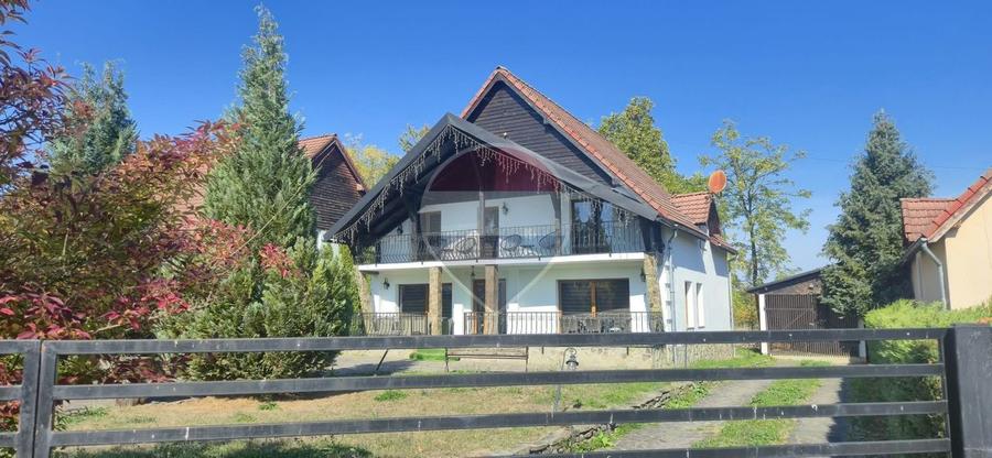 Casă individuală cu 7 camere cu Teren 583 Mp în Ocna Șugatag