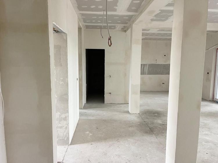 Apartament cu 3 camere decomandat în Torontalului
