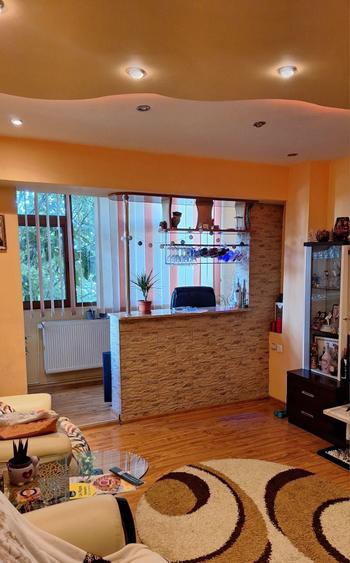 Apartament cu 3 camere decomandat în Prundu