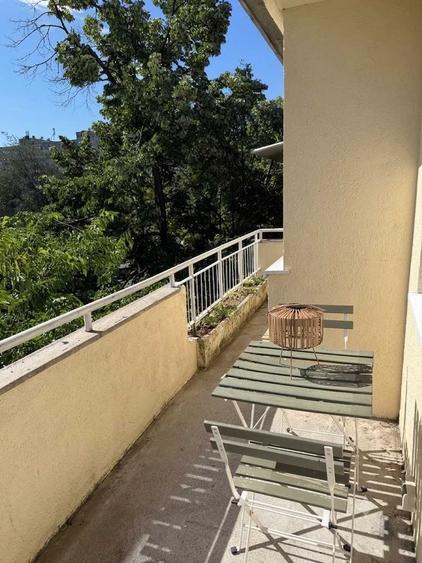 Apartament cu 2 camere semidecomandat în Calea București