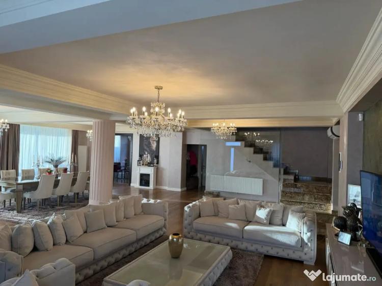 Casă cu 7 camere cu Teren 800 Mp în Central