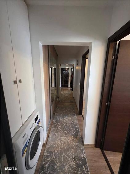 Apartament cu 3 camere decomandat în Girocului