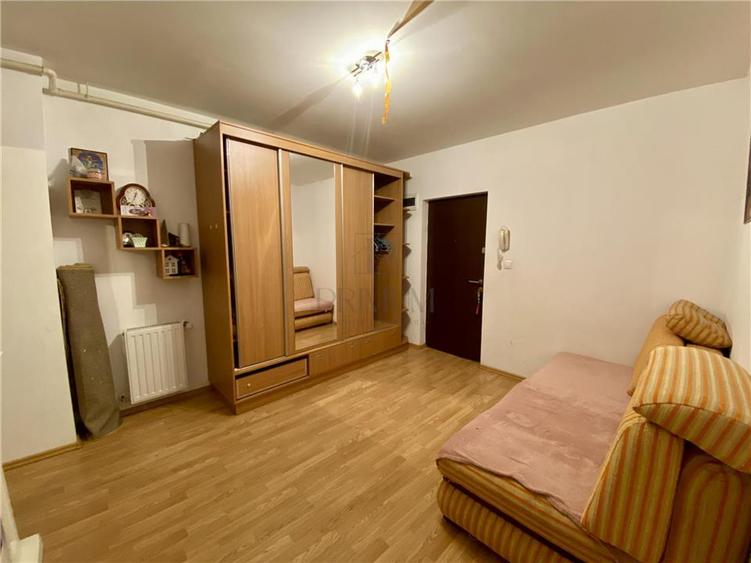 Apartament cu 2 camere semidecomandat, mobilat în Aradului